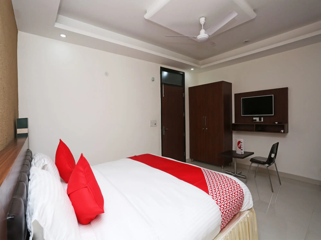 Capital 0 18693 Hotel Levanti