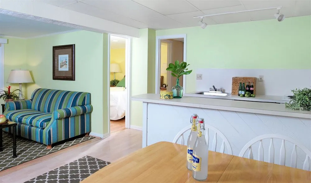 Dolphin Marina & Cottages
