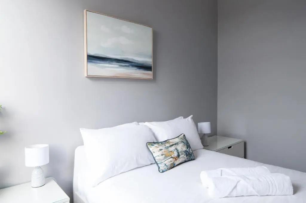 Central Cheltenham, Regency Apartment with PARKING, Cavalier Suite - Sleeps 6