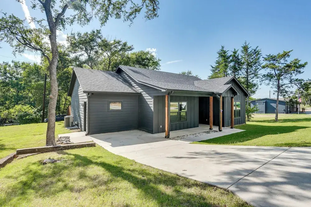 1 Mi to Boating and Beaches Lake Texoma Getaway