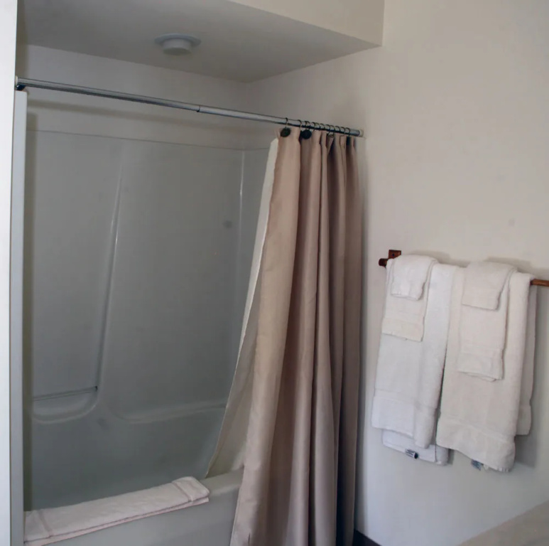 Oak Valley Inn and Suites