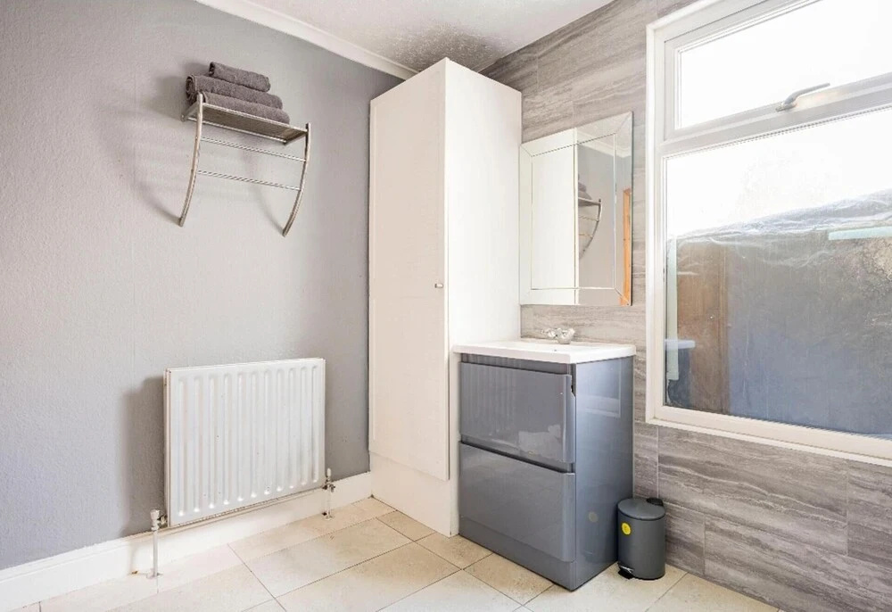 Maidstone - Sleeps 6 - Parking - Garden - 96ws
