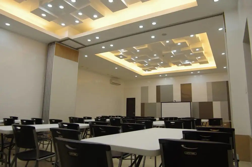 Yhotel