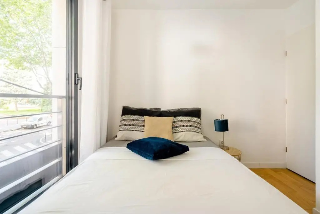 3 p 60 M2 Lesapparts Paris-Clichy terrasse équipée et wifi gratuit