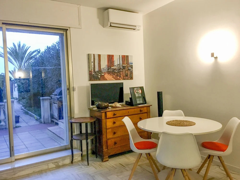 Authentic and beautiful one bedroom apartment with sea views