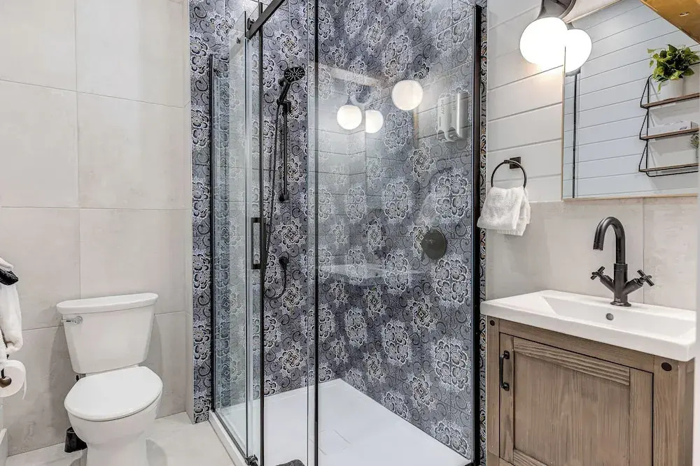 Gorgeous 3 Bedroom 2-floor Old Townhouse