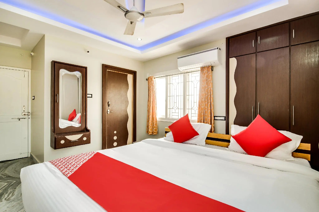 OYO Flagship 66623 Corniche Hotel Vizag
