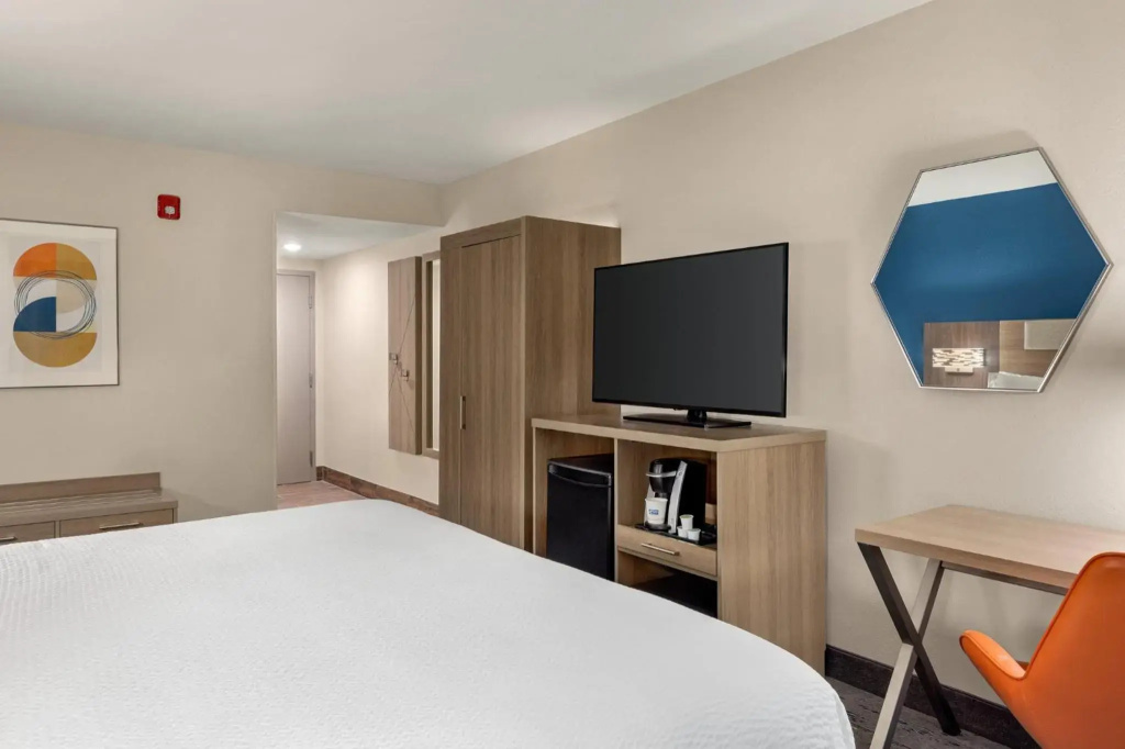 Holiday Inn Express & Suites Evansville Downtown