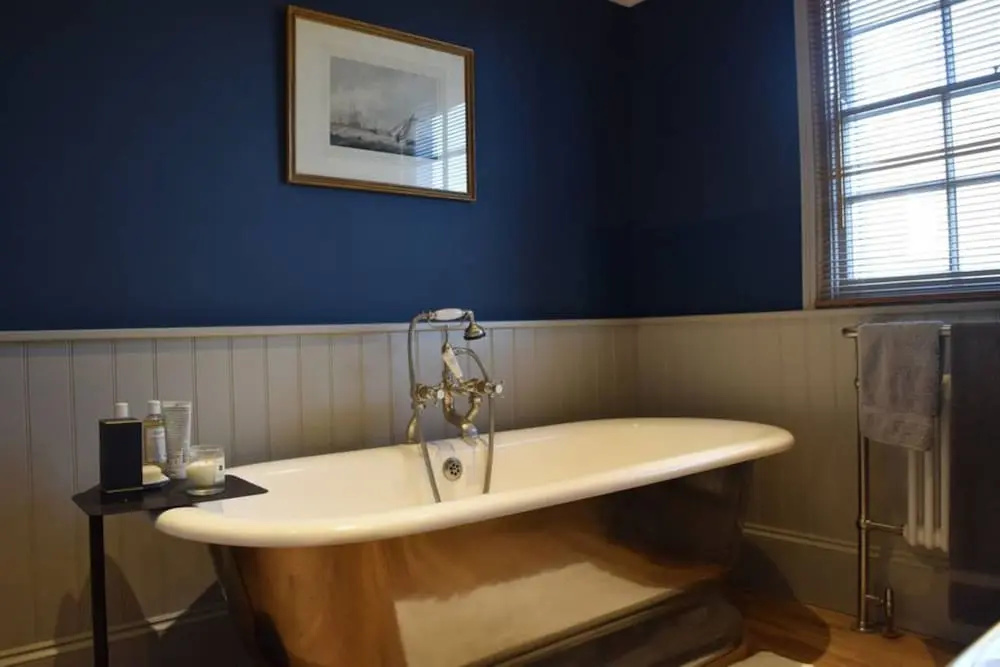 2 Bedroom House in the Heart of Angel