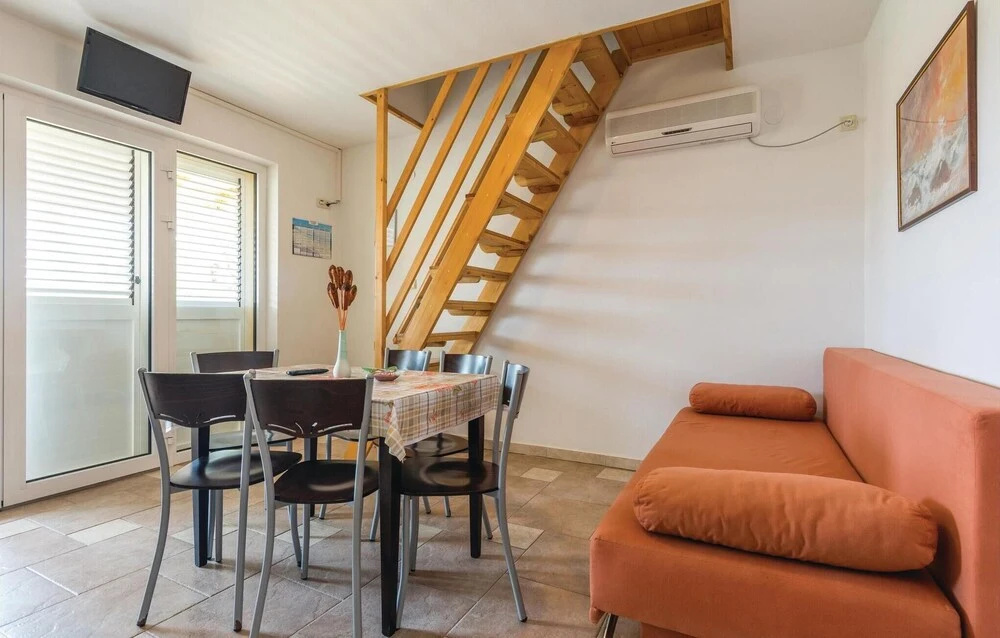 Beautiful Home in Crna Punta With Wifi and 3 Bedrooms