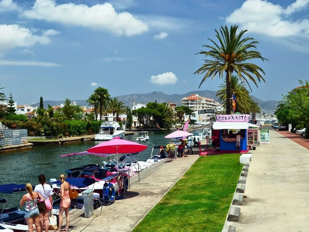 Modern Apartment in Empuriabrava With Beach Nearby