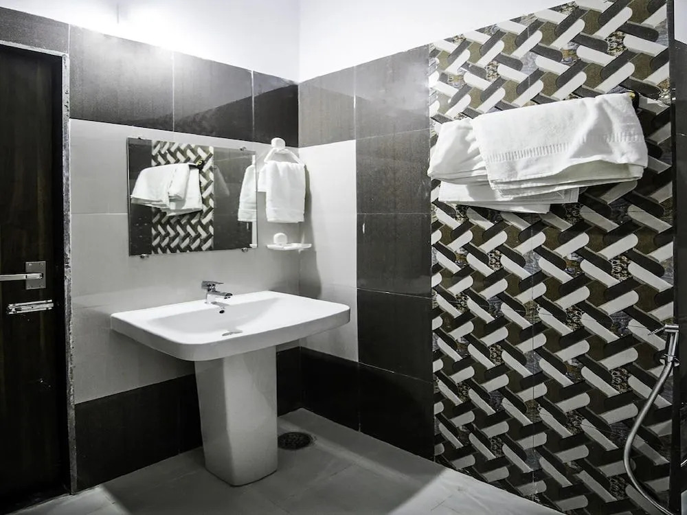 OYO 25084 Hotel Jai Hind