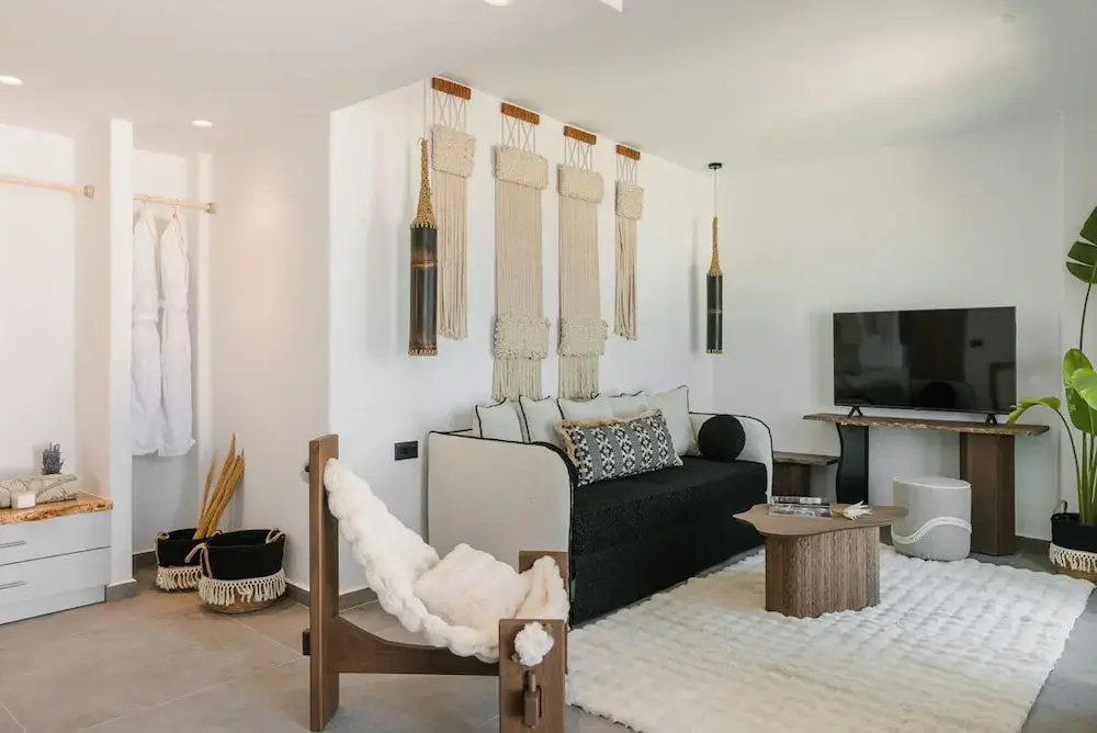 Acro Caldo Suites