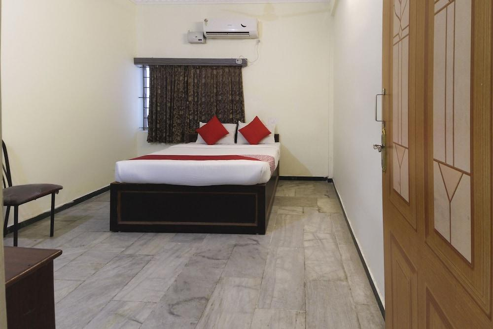 OYO 24392 Flagship Damodar Inn