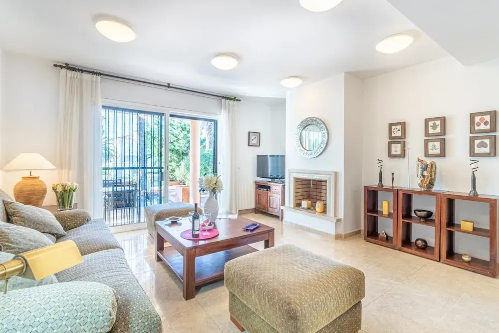 Villa in Empuriabrava With Private Pool & Mooring