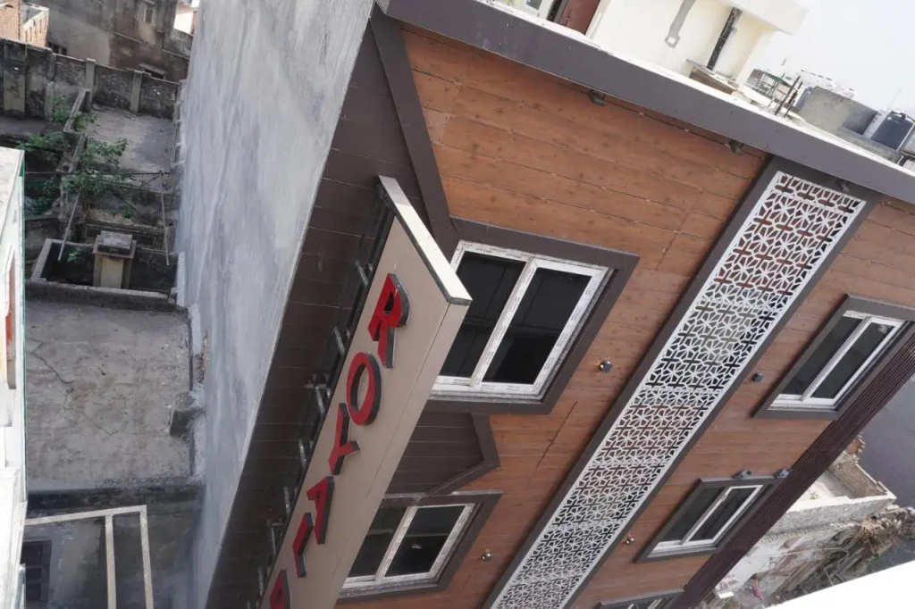Hotel Royal Rosette Near New Delhi Railway Station And Connaught Place