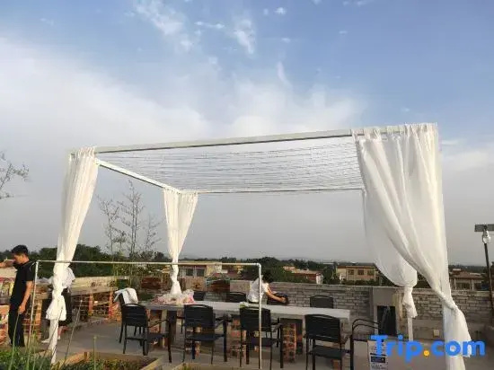 Yiming Book House Leisure & Vacation Homestay (JiaXian guangkuotiandi store)