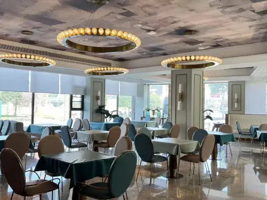 Starway Hotel (Emei High-speed Railway Station Dafo Chan Yard Branch)