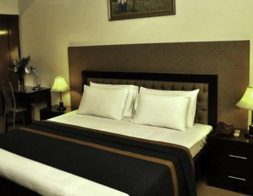 Royal Elegance Hotel