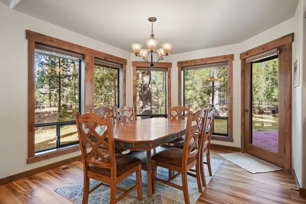 3 Tumalo Home with Wood Burning Stone Fireplace, Hot Tub, and BBQ on the Deck by RedAwning