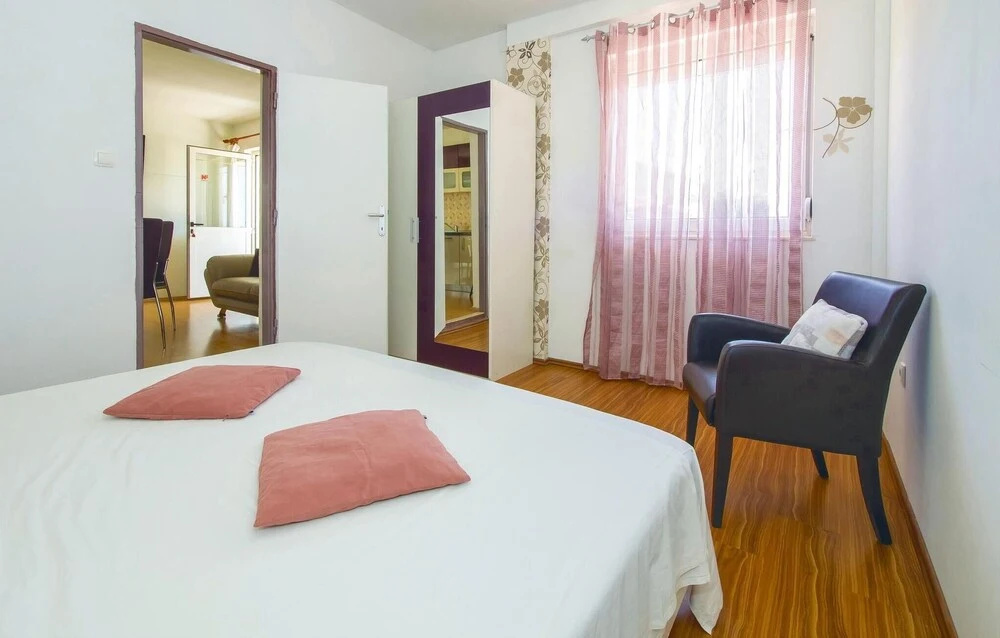 Cozy Home In Okrug Gornji With Sauna