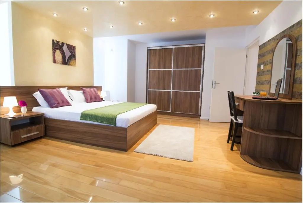 6 Apartments