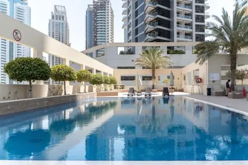 Luton Vacation Homes -Spacious Studio in Royal Oceanic, Dubai Marina
