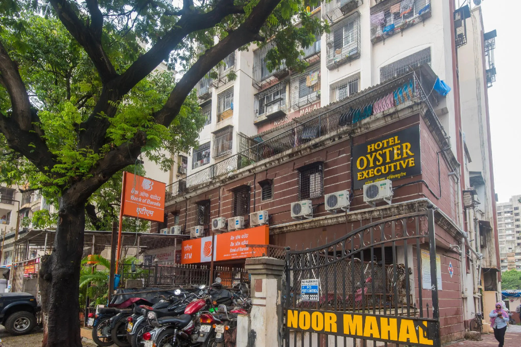 OYO 46995 Hotel Grand Plaza