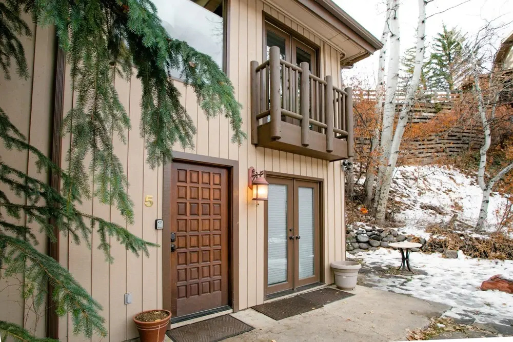 Incredible 2 Story Condo On Ajax
