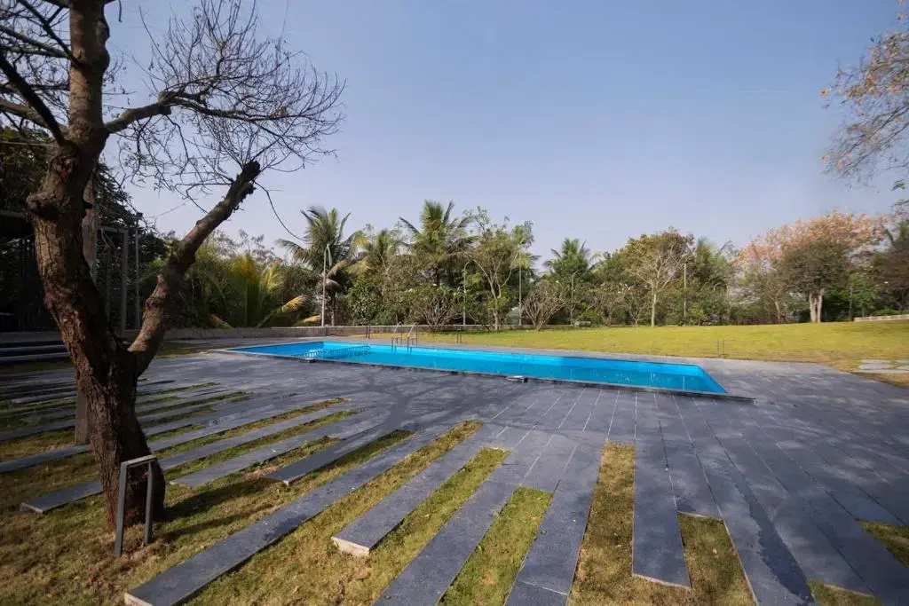 Earth Song by StayVista - Boasting an Open theatre, Games, Spacious lawn, Swimming pool & Conference room