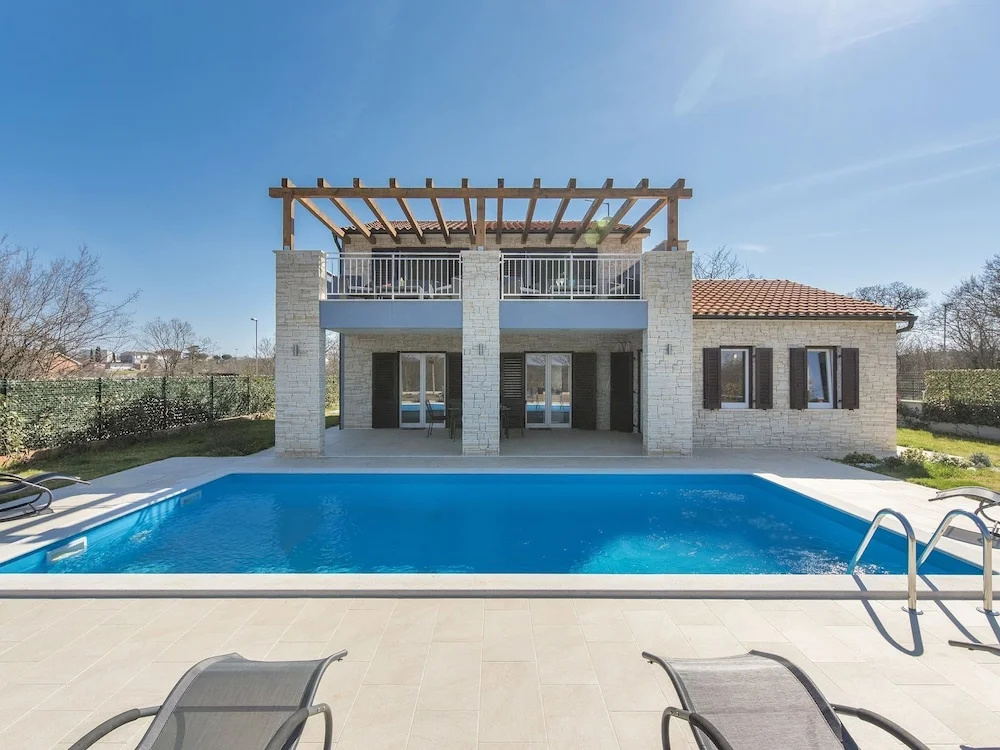 Villa Ragusa for 6+2 People With Pool in a Small Village Sosici Near Rovinj