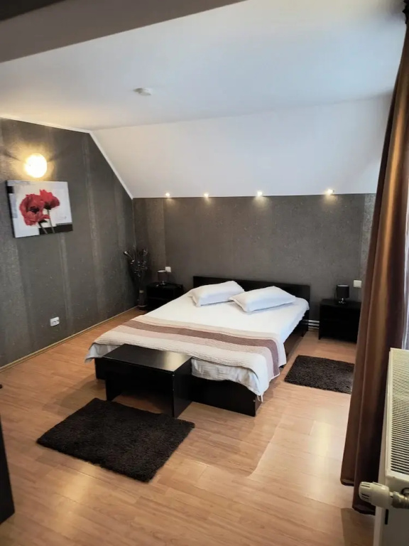 Casa Mais Brașov Guesthouse with Free Parking