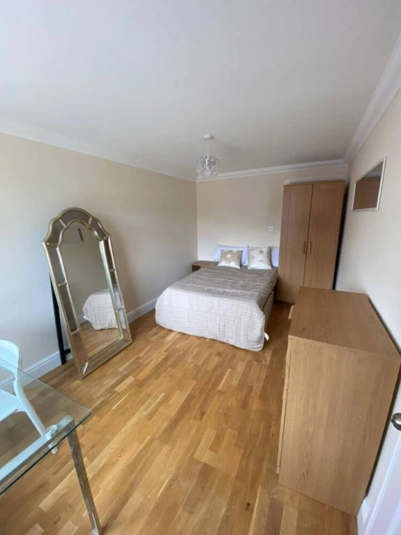 Charming 6-bed House in Reading With Parking