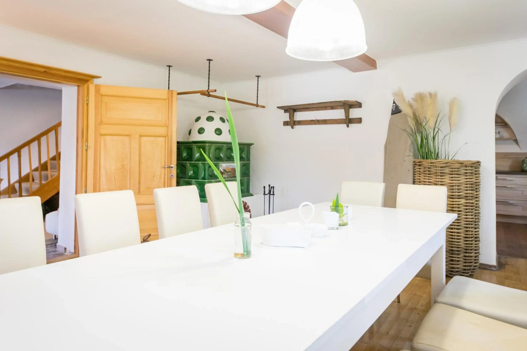 Chalet Green Pastures, romantic country side farm with pool near Salzburg
