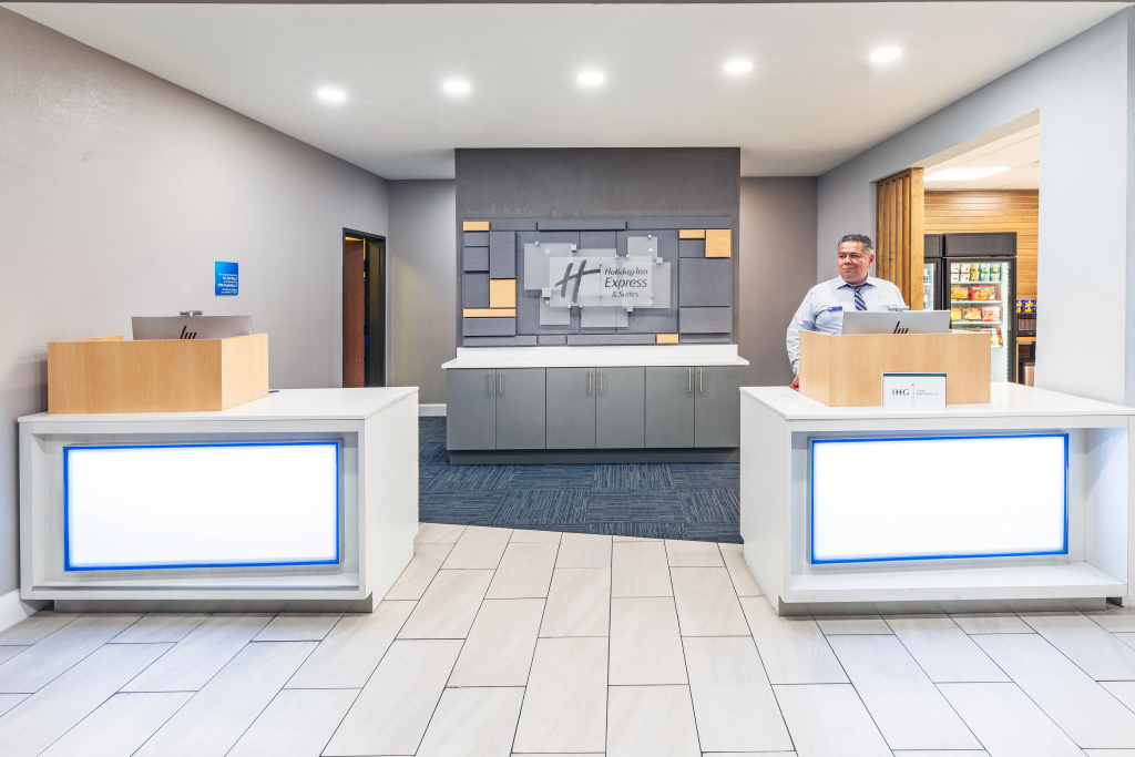Holiday Inn Express & Suites Del Rio by IHG
