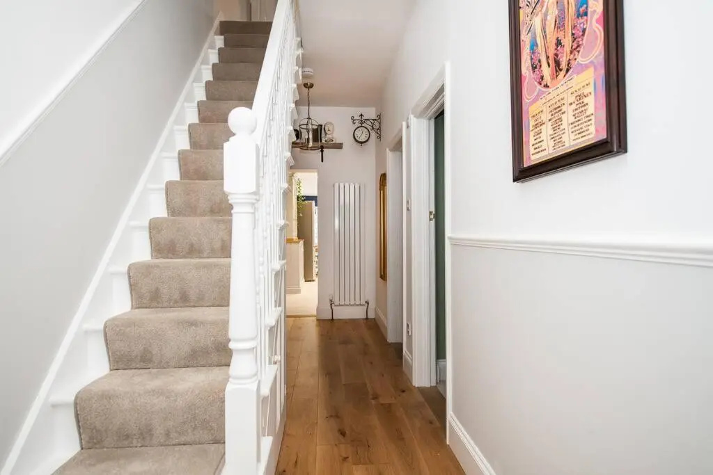 Super stylish, large 3 bedroom Victorian House in Southsea