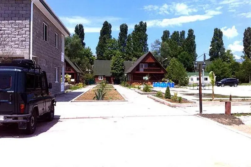 Армат Вилладж