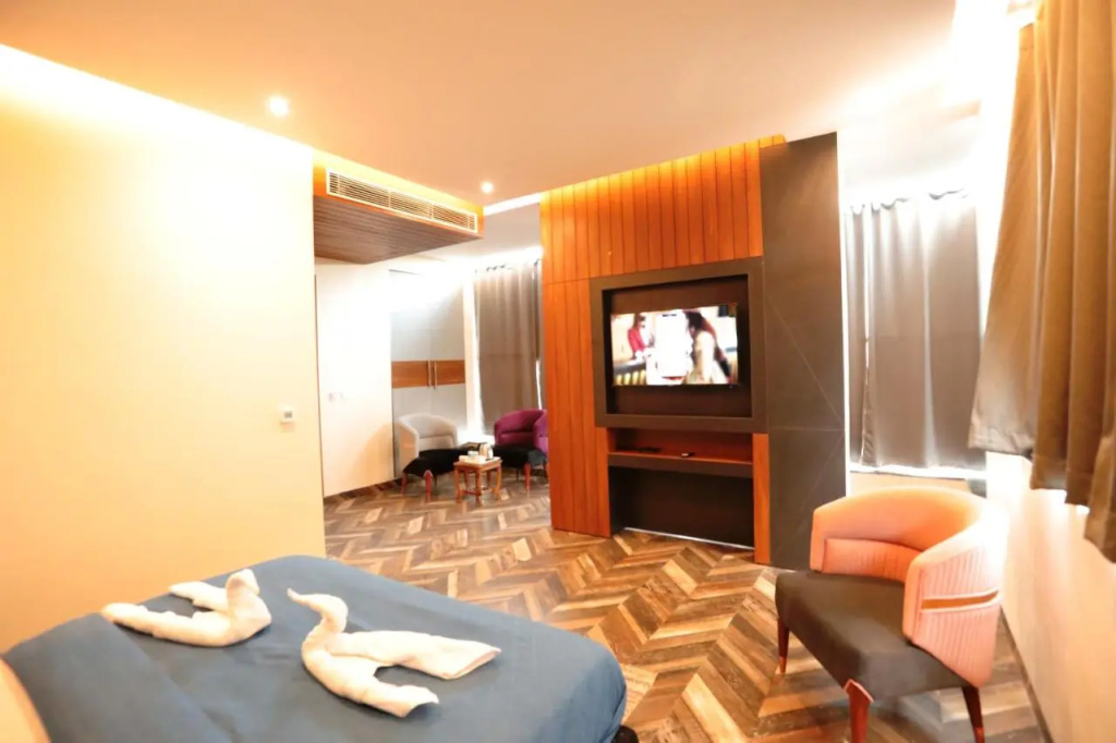 Hardik Palace By F9 Hotels