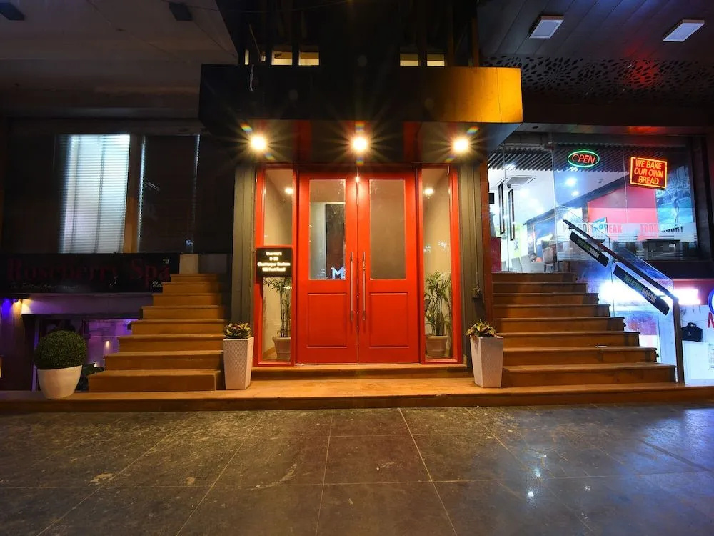 OYO Townhouse 100 Chattarpur