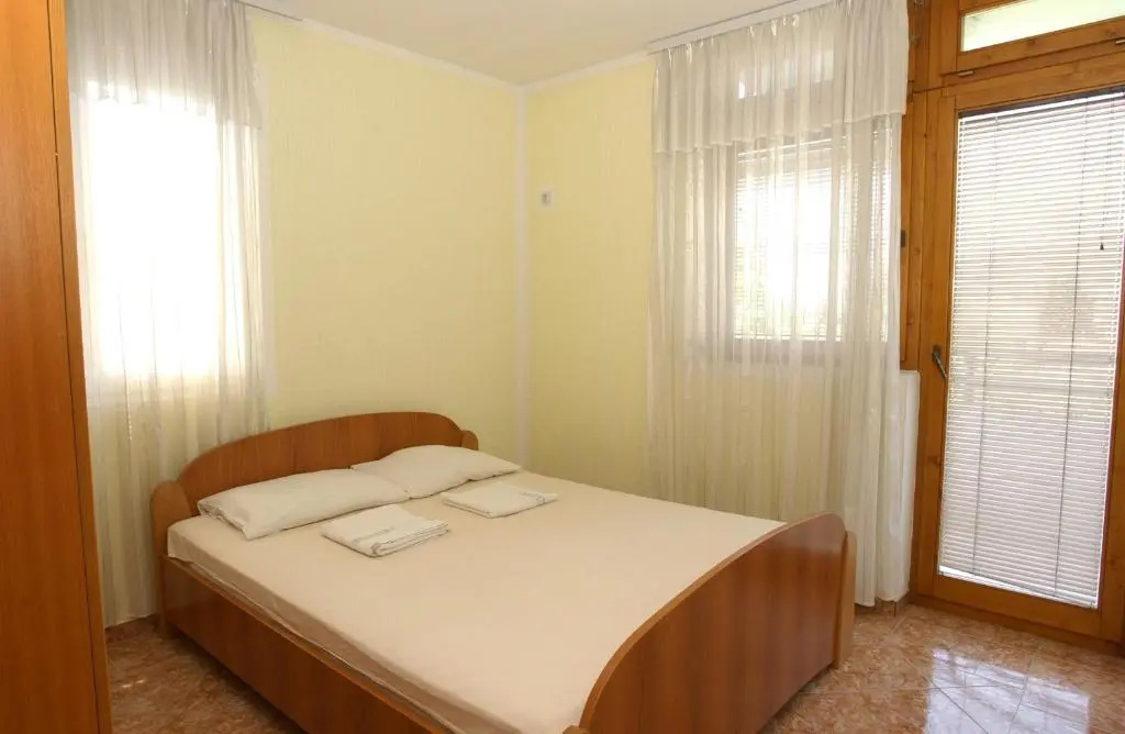 Rooms & Apartments Anka