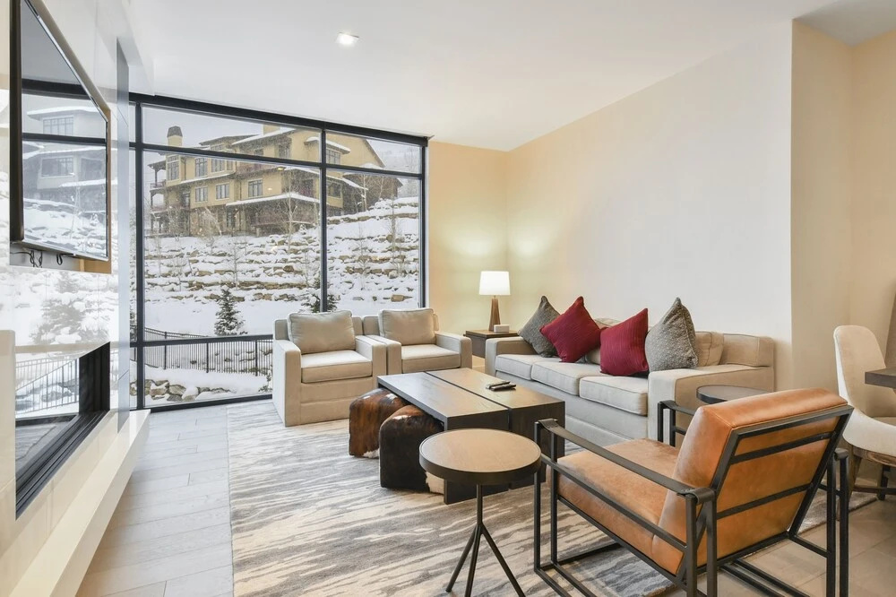 2 Bedroom Lift - Modern & Ski-in, Ski-out Condo by Redawning