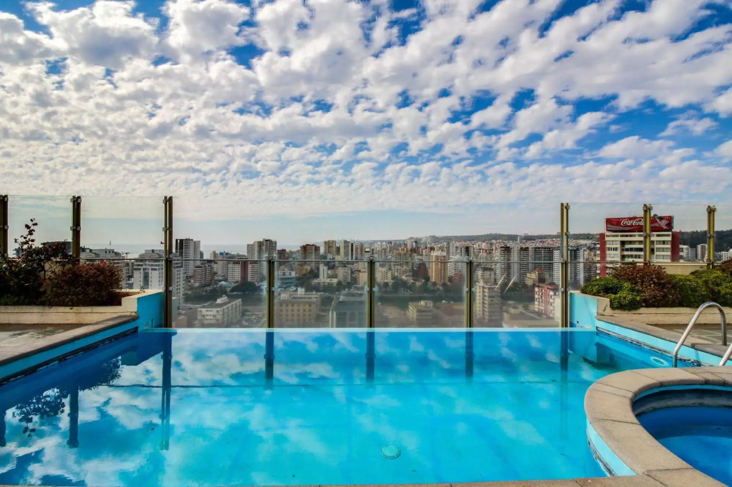 Urban Getaway Near the Sea