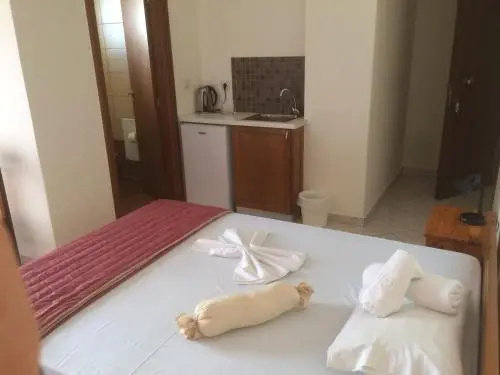 Mavros Molos Beach Rooms