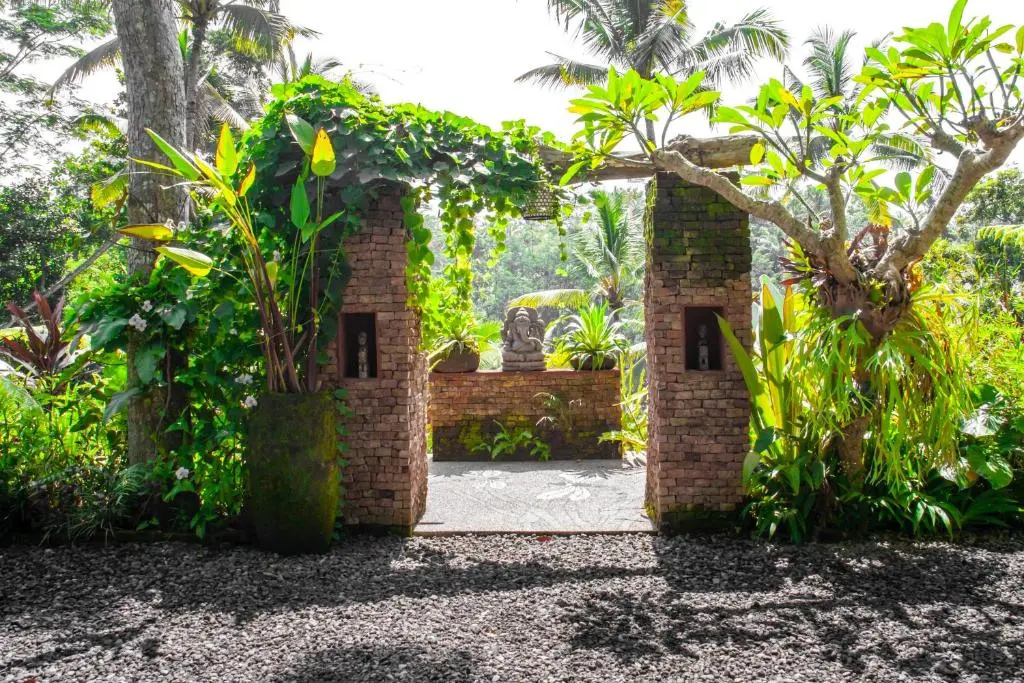 Villa Mahadevi 1 Open-Air Jungle Joglo Near Ubud