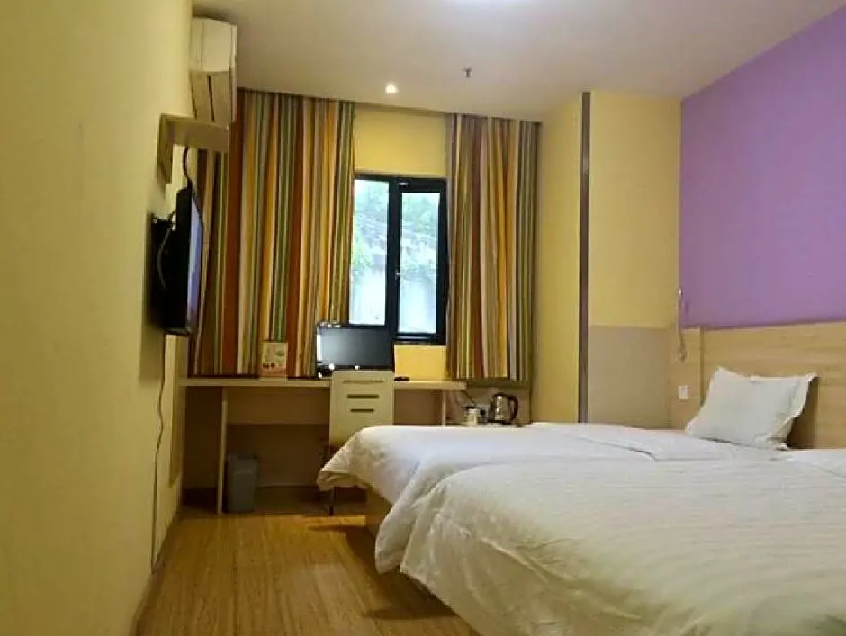 7 Days Inn Chongqing Jiefangbei 1st Bridge Branch