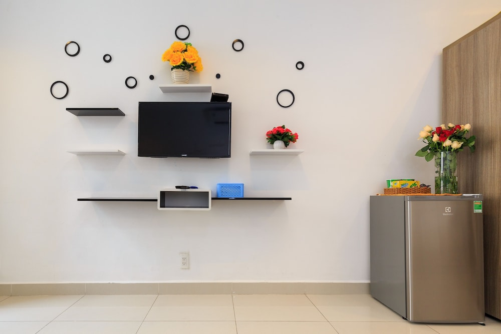 Le Hieu Apartment at Sky Center
