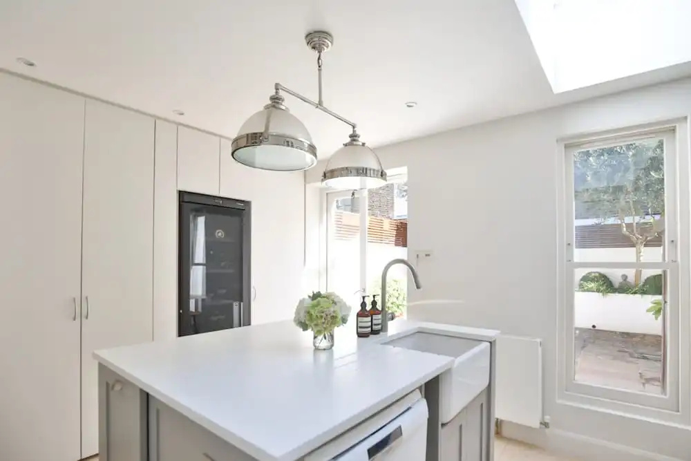 Artistic 3 Bedroom London Home With Garden