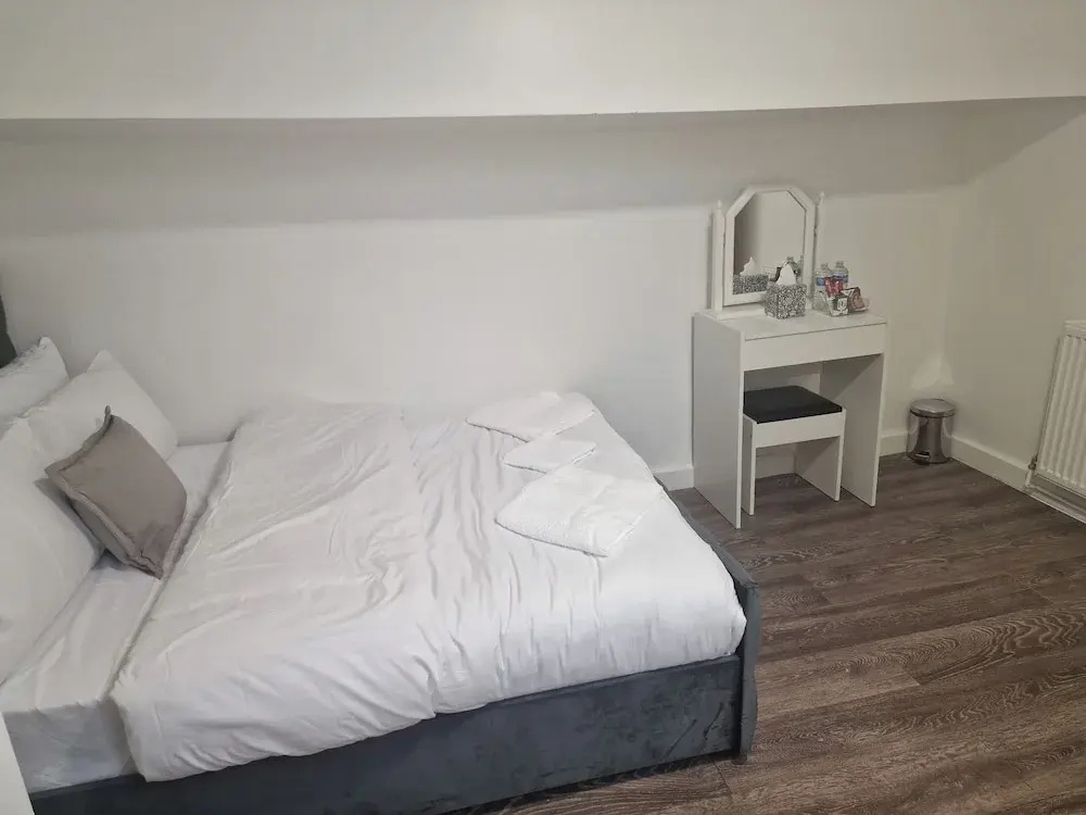 Lodge - Sleeps 10 & Free Parking