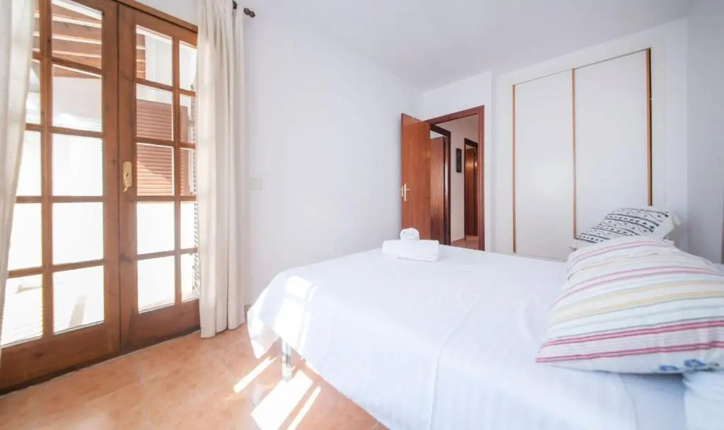 Casa adosada 50m de la playa Calafell . WIFI gratis