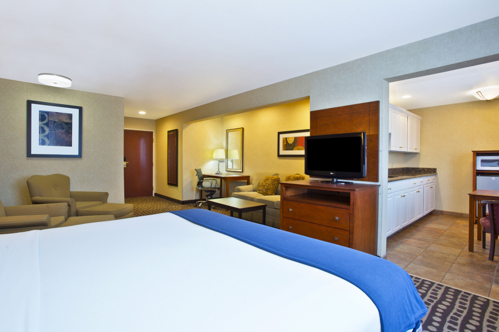 Holiday Inn Express Hotel & Suites Wabash by IHG